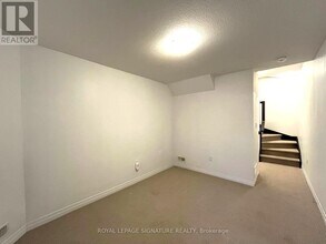 5 Dodman Cres in Hamilton, ON - Building Photo - Building Photo