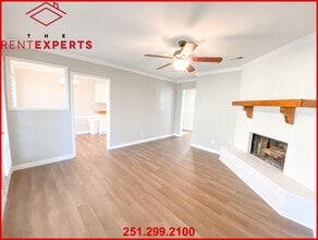 1075 Seven Hills Curve S in Mobile, AL - Building Photo - Building Photo