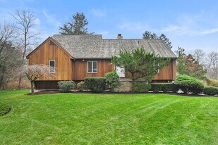 144 W Norwalk Rd in Norwalk, CT - Building Photo