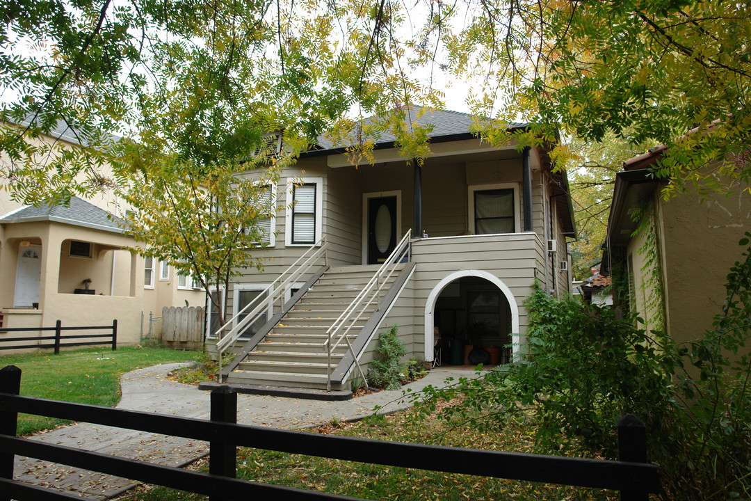 541 W 5th St in Chico, CA - Foto de edificio