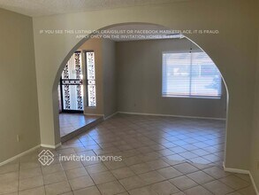 13802 N 45th Ave in Glendale, AZ - Foto de edificio - Building Photo