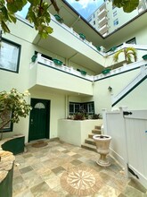 2153 Ala Wai Blvd in Honolulu, HI - Building Photo - Building Photo