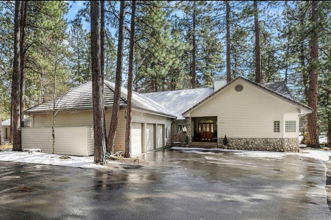 60726 Golf Village Loop in Bend, OR - Building Photo - Building Photo