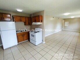 704 Melody Ln in Dothan, AL - Building Photo