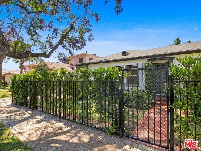 8036 Norton Ave in West Hollywood, CA - Building Photo - Building Photo