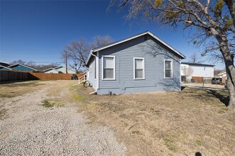 1300 Dreiss St in Fort Worth, TX - Foto de edificio - Building Photo