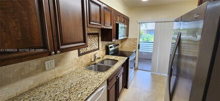 2810 Riverside Dr in Coral Springs, FL - Building Photo - Building Photo