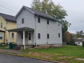 313 E 2nd St in Derry, PA - Building Photo