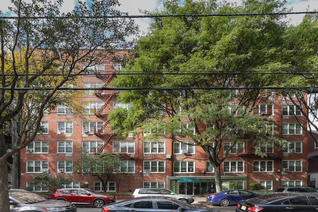The Clifford House in Brooklyn, NY - Foto de edificio - Building Photo