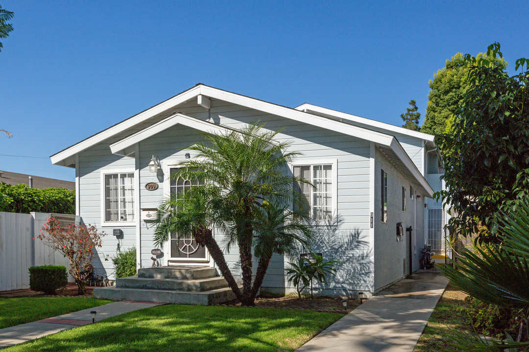 909 Termino Ave in Long Beach, CA - Building Photo