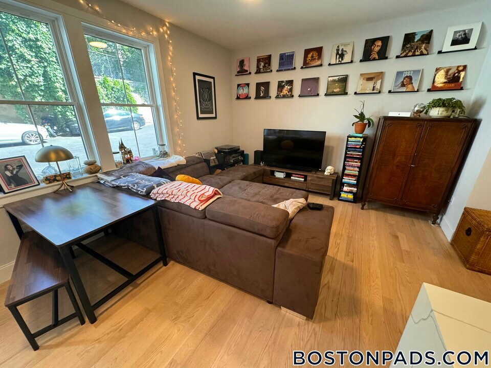 226 Princeton St in Boston, MA - Building Photo