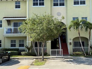 290 NW 109th Ave, Unit 202 in Miami, FL - Building Photo - Building Photo