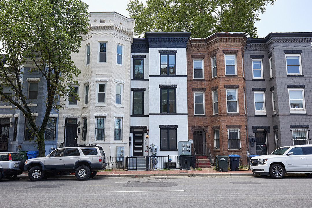 33 Florida Ave NE in Washington, DC - Building Photo