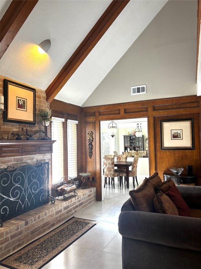 11418 Chevy Chase Dr