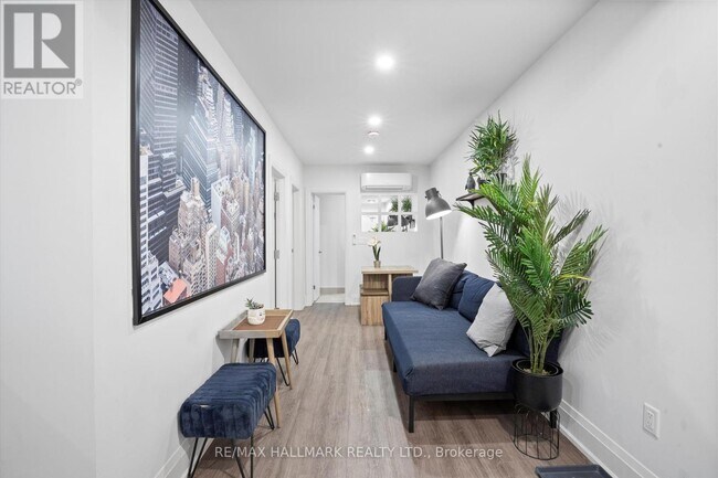 12-595 ST CLAIR Ave in Toronto, ON - Building Photo - Building Photo