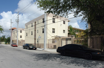 New Arena Square Apartments in Miami, FL - Building Photo - Building Photo