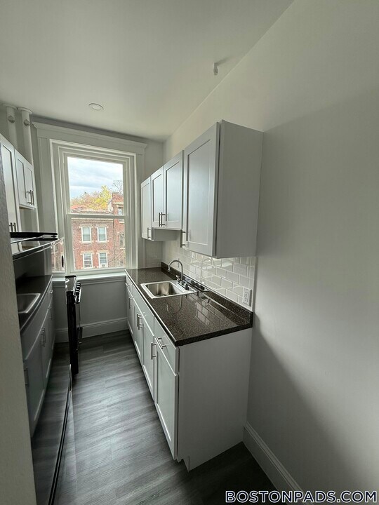 109 Brainerd Rd, Unit 12 in Boston, MA - Building Photo