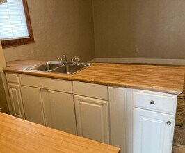 79 Main Ave, Unit Apt B in Clinton, IA - Building Photo - Building Photo