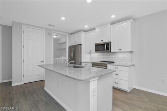 14559 Edgewater Cir in Naples, FL - Building Photo - Building Photo