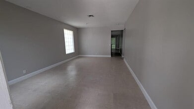 325 Mulberry Grove Rd in Royal Palm Beach, FL - Building Photo - Building Photo