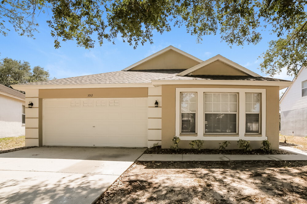 3013 Summer Cruise Dr in Valrico, FL - Building Photo