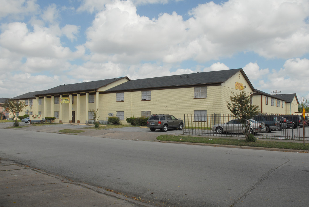 Leonora Square Apartments in Houston, TX - Building Photo