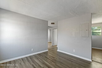 1110 W 29th St in Jacksonville, FL - Foto de edificio - Building Photo