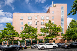 149-06 Northern Blvd in Flushing, NY - Foto de edificio - Building Photo