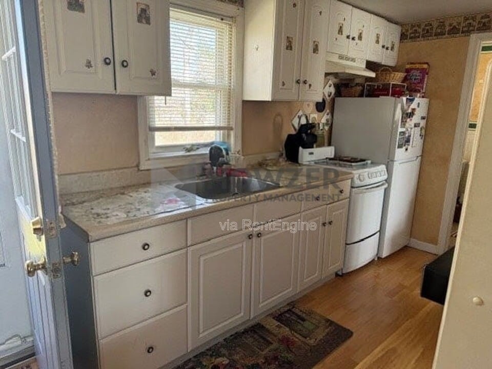 18 Crescent Dr in Barnstable, MA - Building Photo