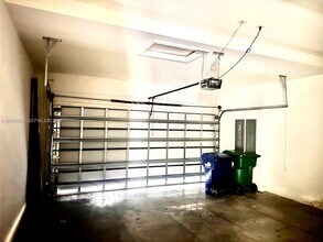 8108 NW 48th Terrace in Doral, FL - Building Photo - Building Photo