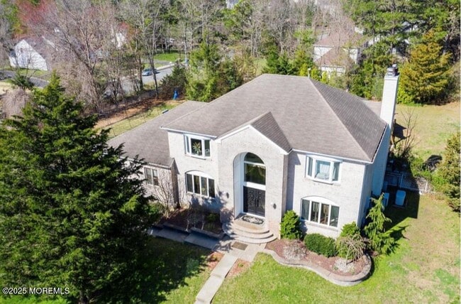 property at 7 Quaker Hill Rd
