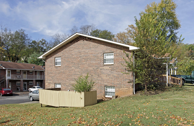 300 W 2nd Ave in Lenoir City, TN - Building Photo - Building Photo