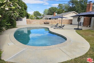 22337 Cantara St in Los Angeles, CA - Building Photo - Building Photo