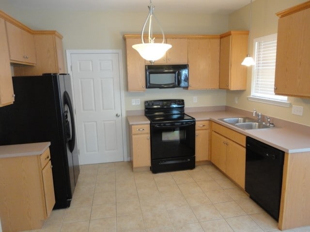 236 Ber Creek Dr in Fuquay Varina, NC - Foto de edificio - Building Photo