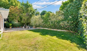 18212 Sunburst St in Northridge, CA - Building Photo