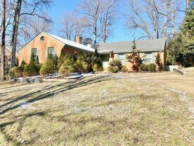 400 E Tazewells Way in Williamsburg, VA - Building Photo