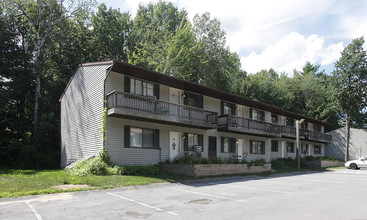 Pine Ridge II & Andrea Court Apartments in Halfmoon, NY - Building Photo - Building Photo