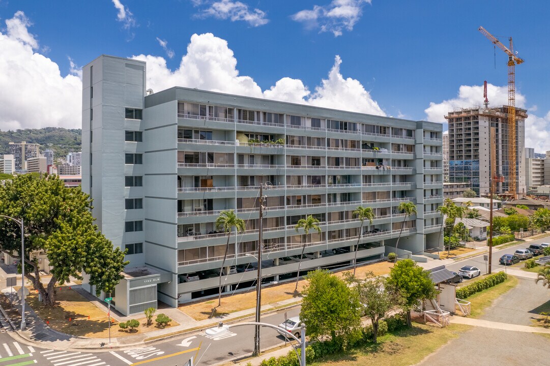 Elms Condominium in Honolulu, HI - Foto de edificio