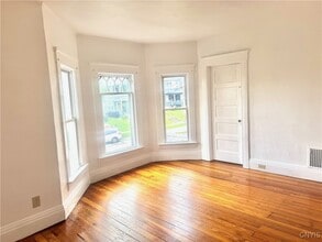 126 Burnet Park Dr in Syracuse, NY - Building Photo - Building Photo