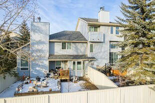 Apple Tree Lane Condominiums in Calgary, AB - Building Photo