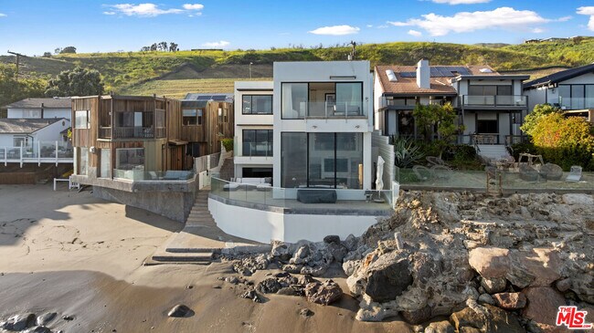 24146 Malibu Rd in Malibu, CA - Building Photo - Building Photo