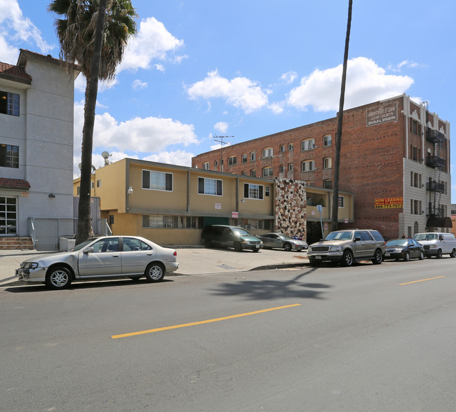 728 S. New Hampshire in Los Angeles, CA - Building Photo - Building Photo