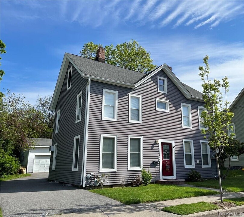 6 Cottage St in Warwick, NY - Building Photo
