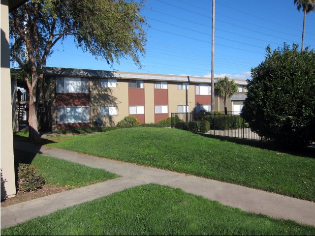 Sun Valley Apartments in Sacramento, CA - Foto de edificio - Building Photo