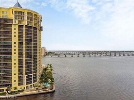 2797 First St in Ft. Myers, FL - Building Photo