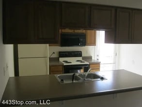 310 Nikki Way in Columbia, MO - Foto de edificio - Building Photo