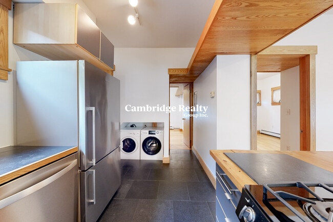 178 Columbia St, Unit B in Cambridge, MA - Foto de edificio - Building Photo