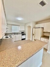 216 Dawn Ct in Kissimmee, FL - Foto de edificio - Building Photo