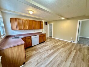 30240 Groveland St in Madison Heights, MI - Building Photo - Building Photo