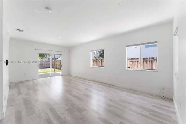379 NE 31st Ave in Homestead, FL - Building Photo - Building Photo